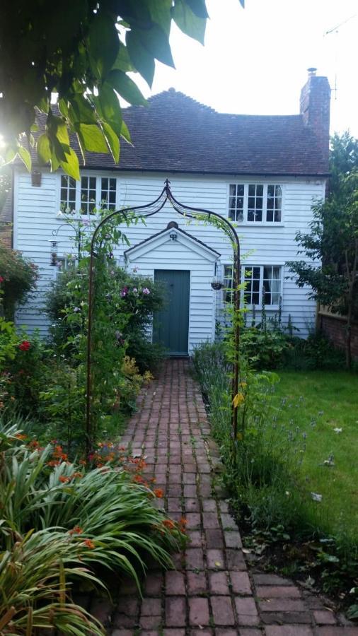 Period, Characterful Cottage Of Unique Charm Тентърдън Екстериор снимка